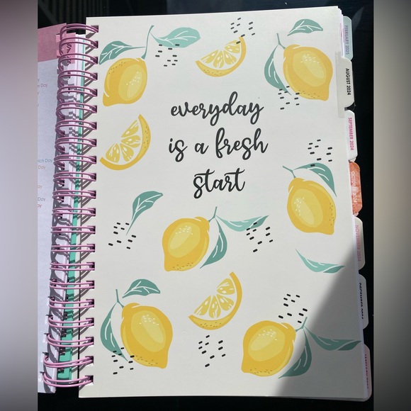 NEW 18 Month Planner - Picture 7 of 8